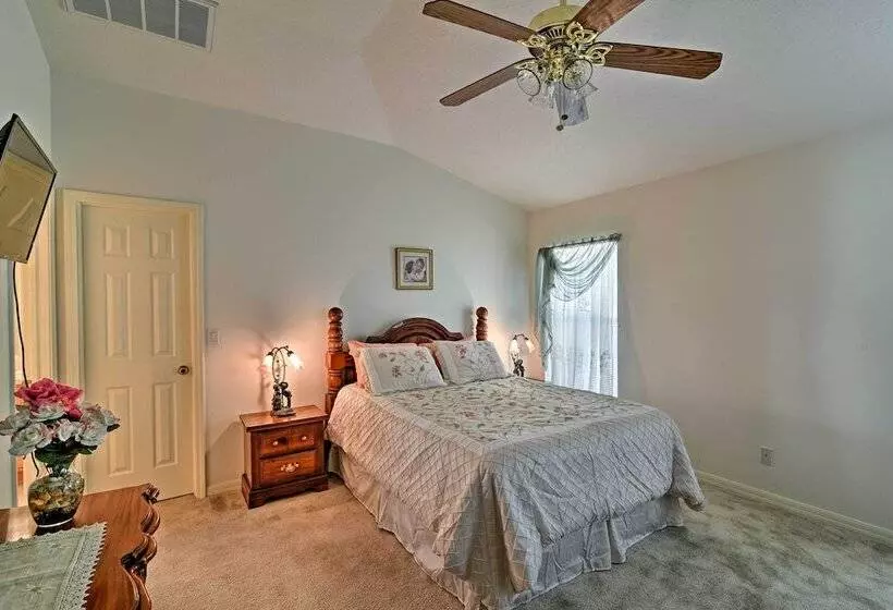 Bright Spring Hill Home: 5 Mi To Weeki Wachee Park