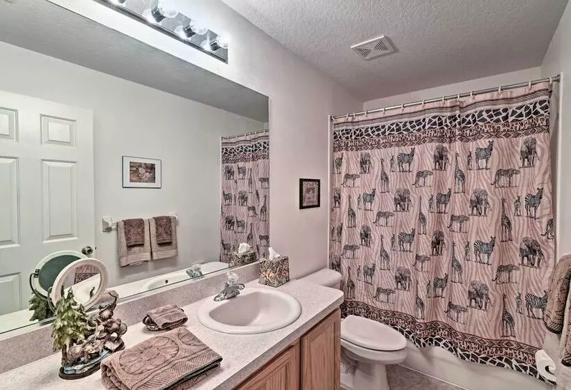 Bright Spring Hill Home: 5 Mi To Weeki Wachee Park