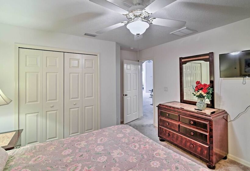 Bright Spring Hill Home: 5 Mi To Weeki Wachee Park