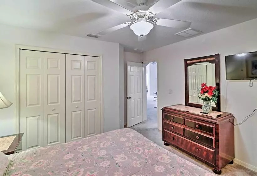 Bright Spring Hill Home: 5 Mi To Weeki Wachee Park