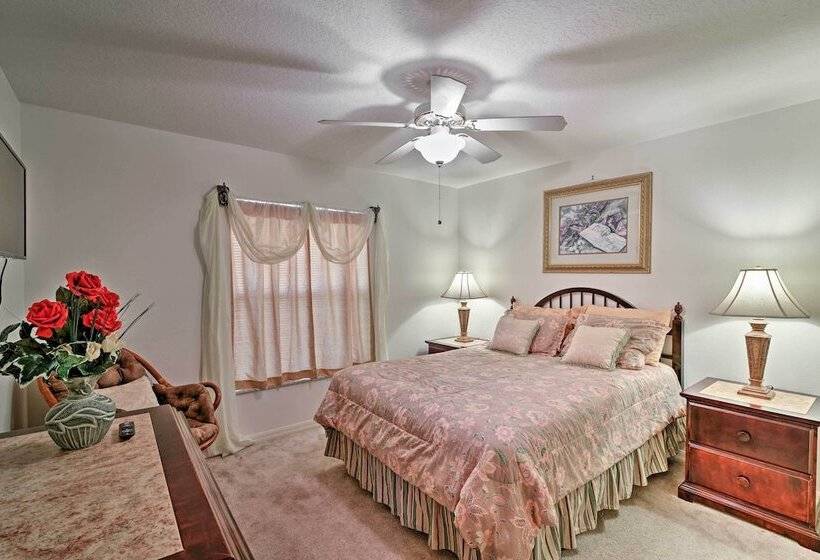 Bright Spring Hill Home: 5 Mi To Weeki Wachee Park