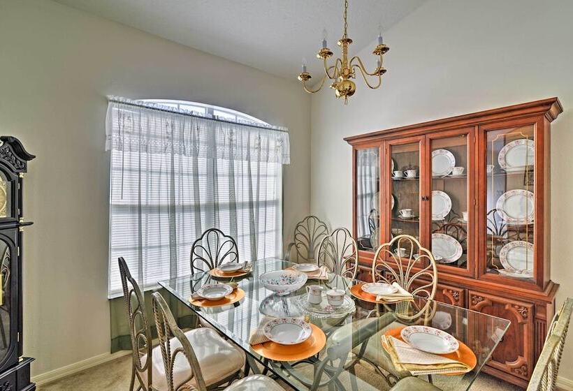 Bright Spring Hill Home: 5 Mi To Weeki Wachee Park