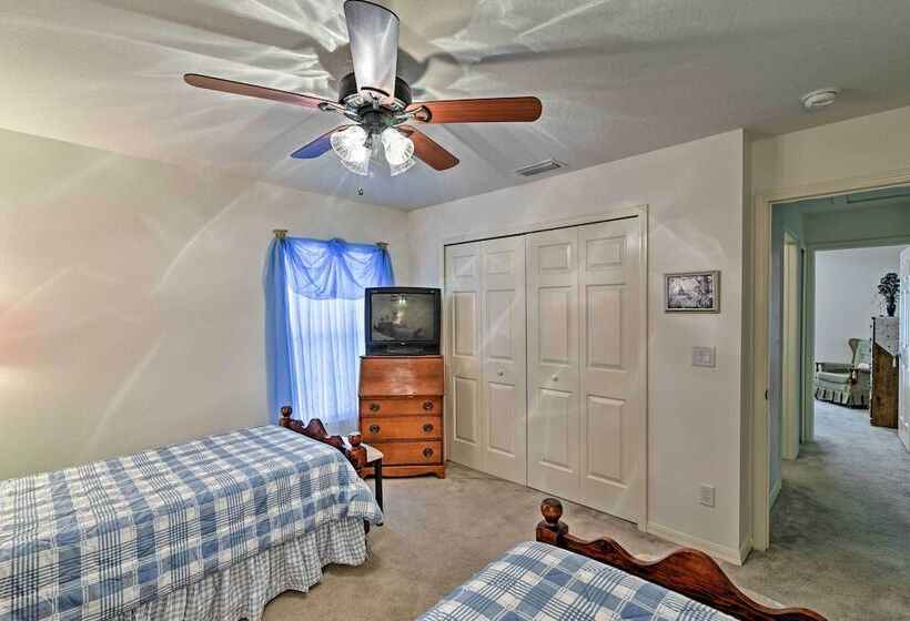 Bright Spring Hill Home: 5 Mi To Weeki Wachee Park