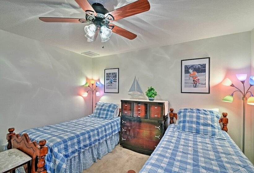 Bright Spring Hill Home: 5 Mi To Weeki Wachee Park