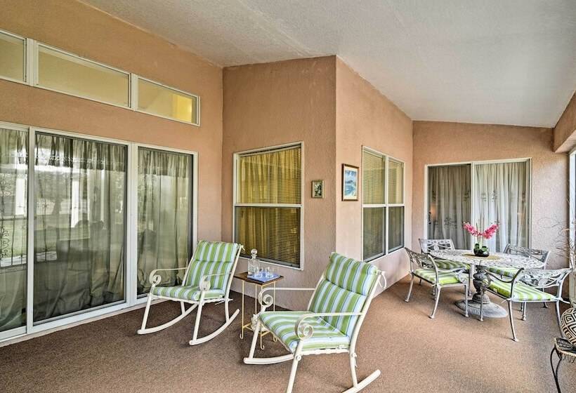 Bright Spring Hill Home: 5 Mi To Weeki Wachee Park