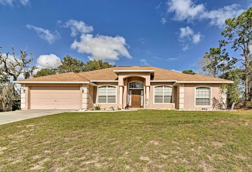Bright Spring Hill Home: 5 Mi To Weeki Wachee Park