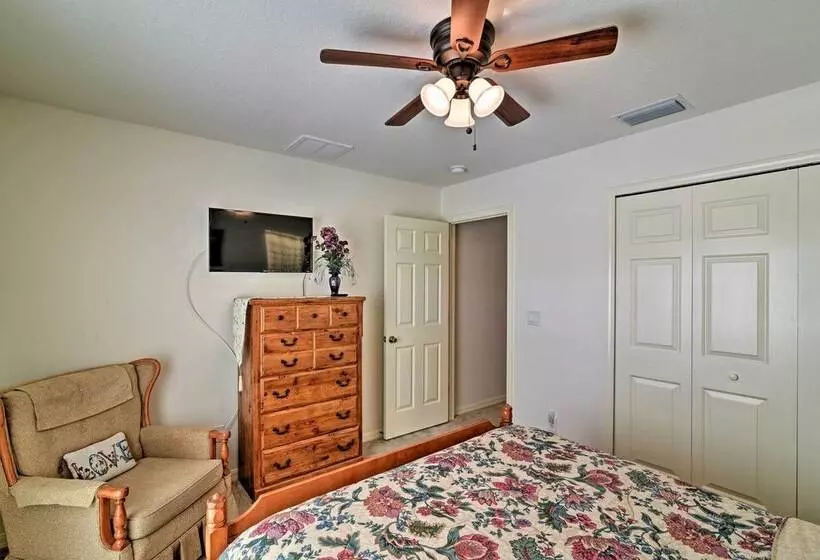 Bright Spring Hill Home: 5 Mi To Weeki Wachee Park