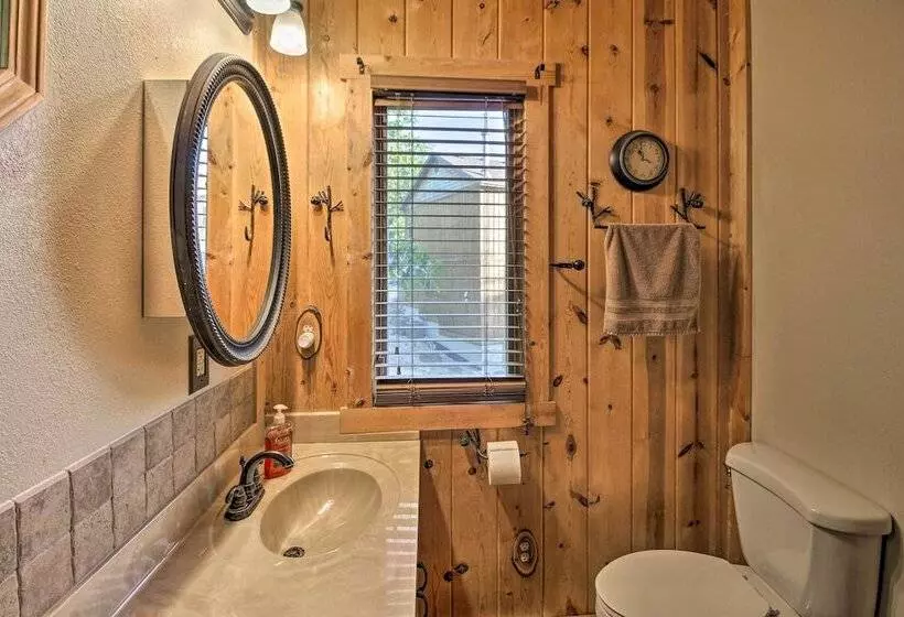 Cabin On Table Rock Lake W/ Hot Tub & Fire Pit!