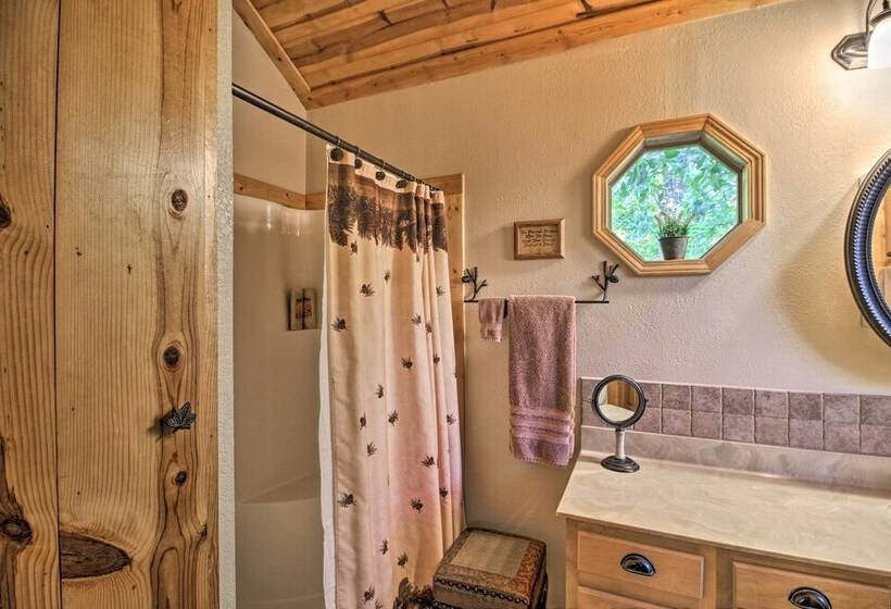 Cabin On Table Rock Lake W/ Hot Tub & Fire Pit!