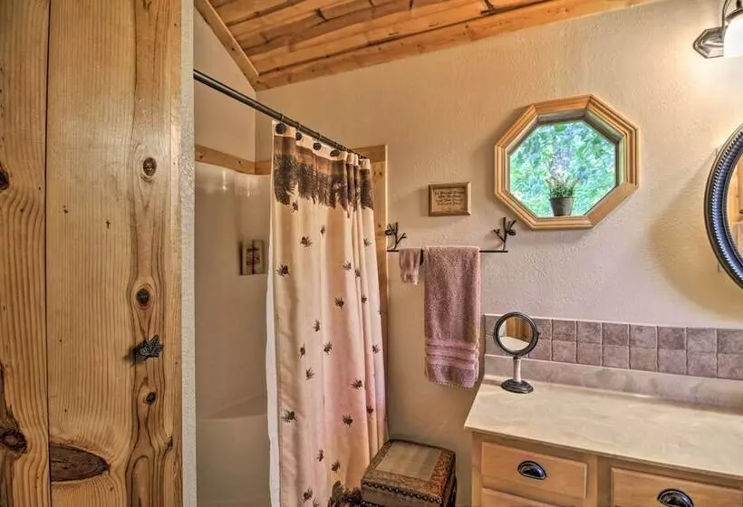 Cabin On Table Rock Lake W/ Hot Tub & Fire Pit!