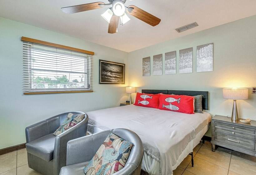 Canalfront Retreat W/ Heated Pool & Hot Tub!