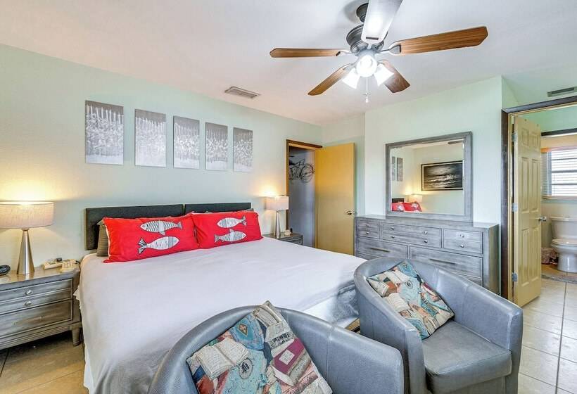 Canalfront Retreat W/ Heated Pool & Hot Tub!