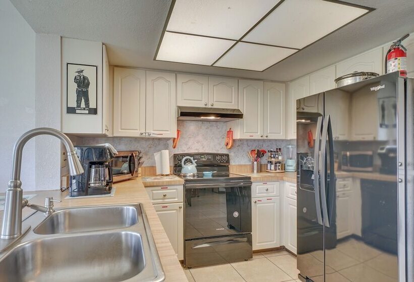 Canalfront Retreat W/ Heated Pool & Hot Tub!