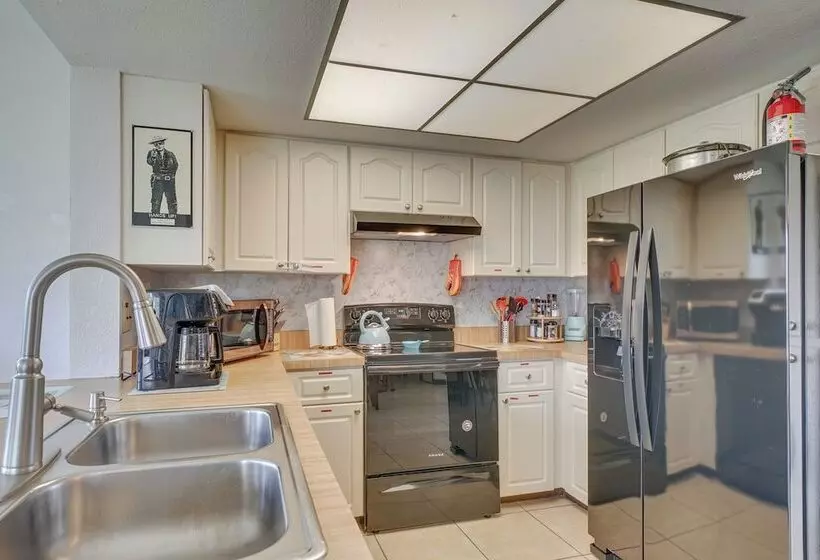 Canalfront Retreat W/ Heated Pool & Hot Tub!