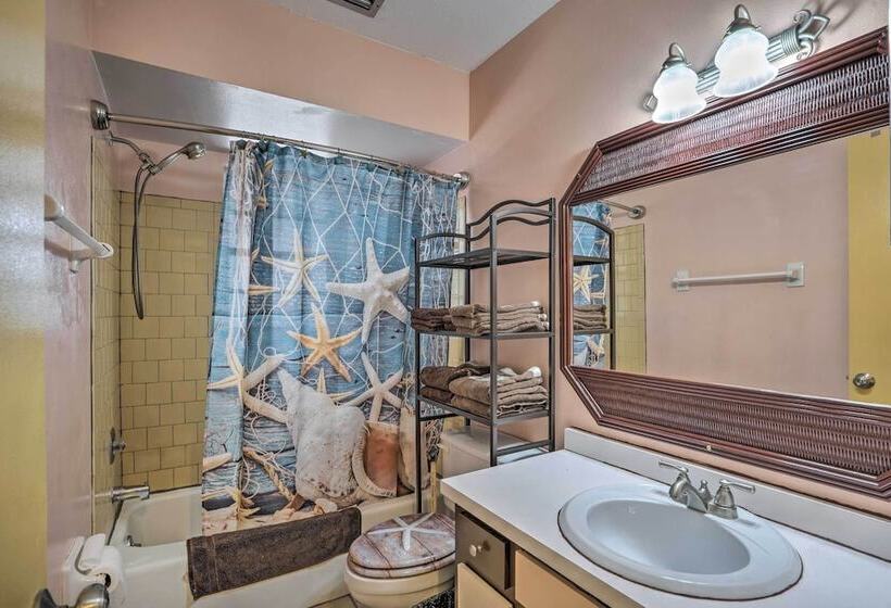 Canalfront Retreat W/ Heated Pool & Hot Tub!