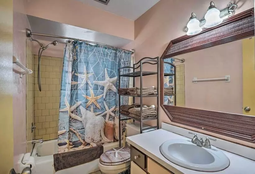 Canalfront Retreat W/ Heated Pool & Hot Tub!