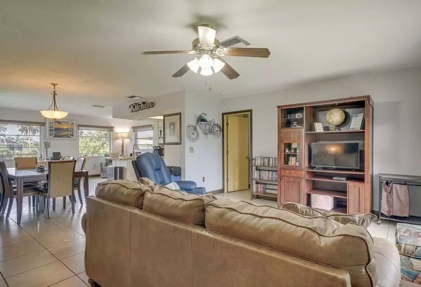Canalfront Retreat W/ Heated Pool & Hot Tub!