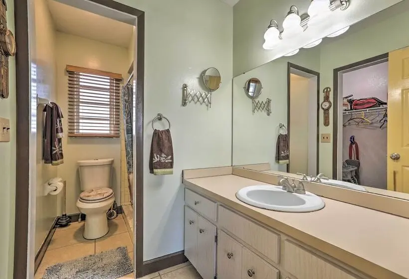 Canalfront Retreat W/ Heated Pool & Hot Tub!