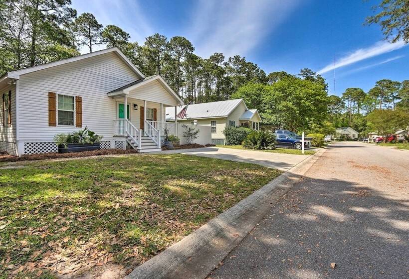 Patio & Gas Grill: Charming Bluffton Escape!