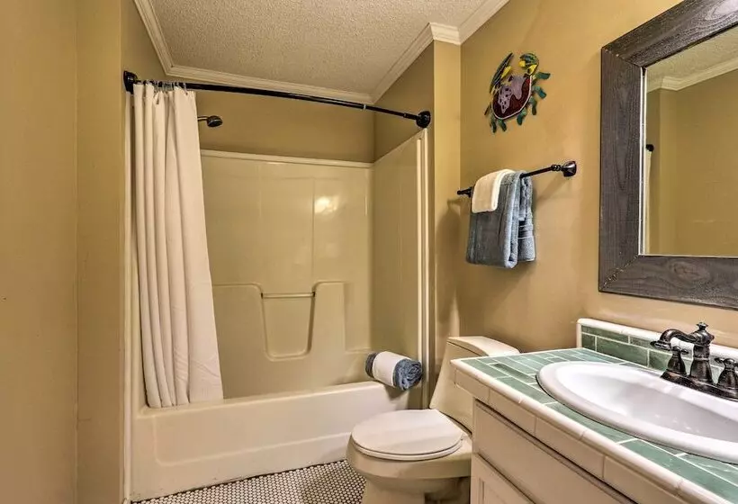 Patio & Gas Grill: Charming Bluffton Escape!