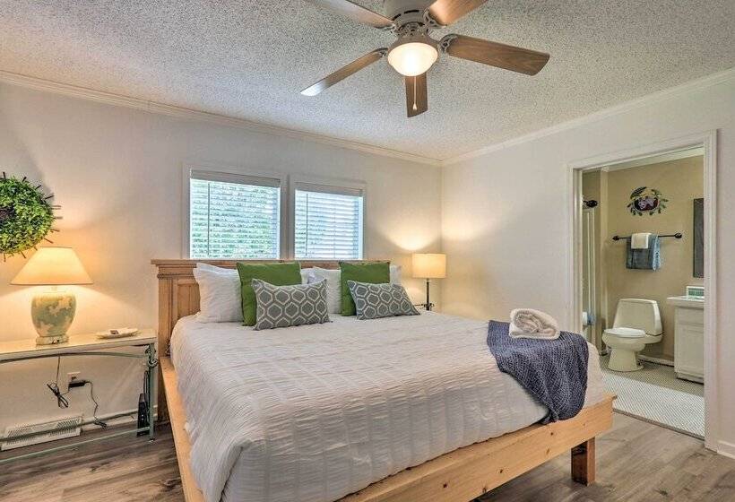 Patio & Gas Grill: Charming Bluffton Escape!