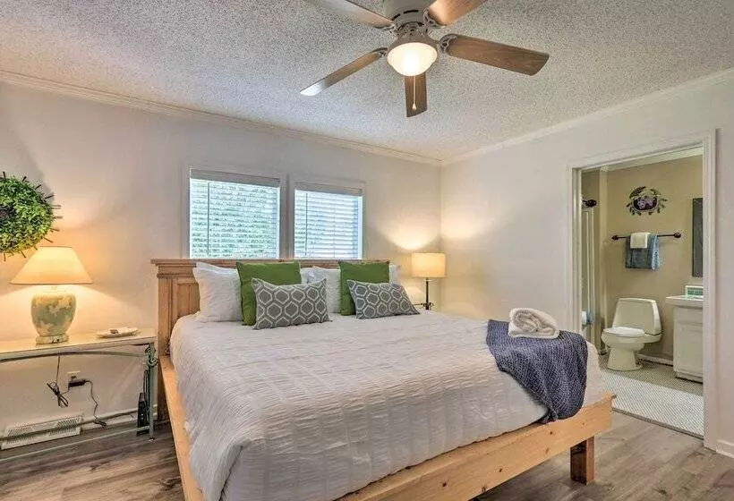 Patio & Gas Grill: Charming Bluffton Escape!