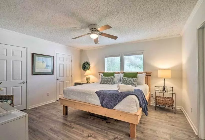 Patio & Gas Grill: Charming Bluffton Escape!