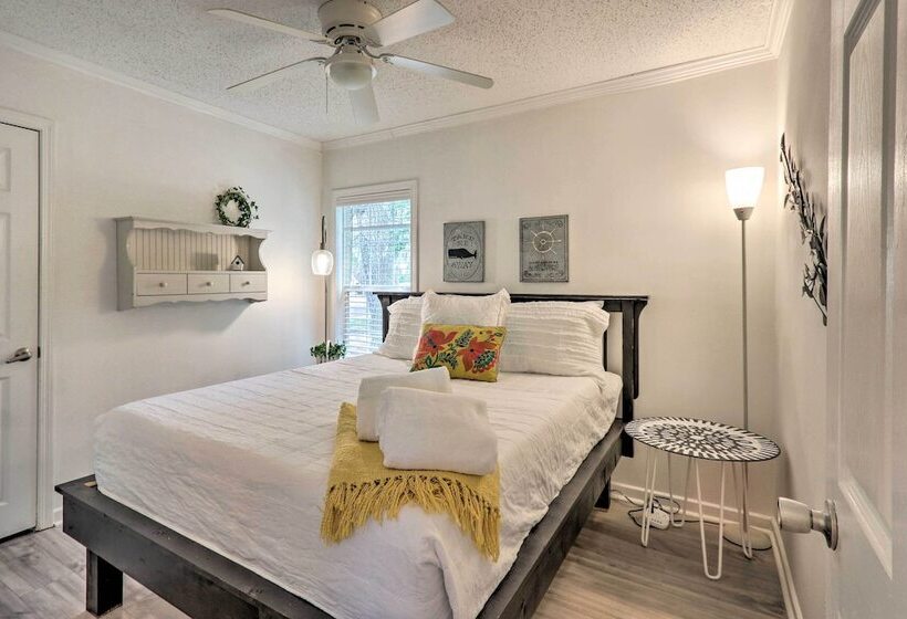 Patio & Gas Grill: Charming Bluffton Escape!