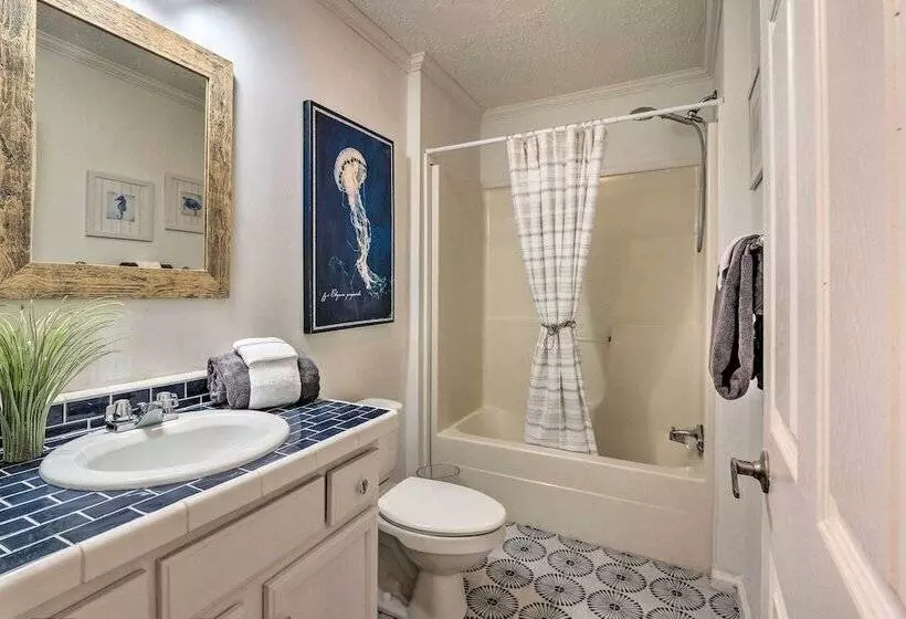 Patio & Gas Grill: Charming Bluffton Escape!