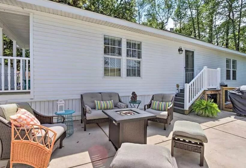 Patio & Gas Grill: Charming Bluffton Escape!