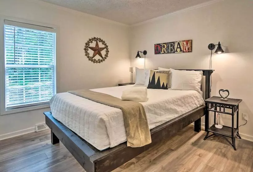 Patio & Gas Grill: Charming Bluffton Escape!