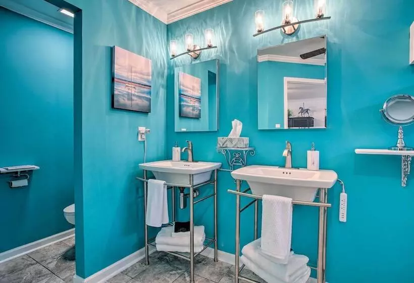 Charming Retreat On 20 Acres W/ Private Lake!