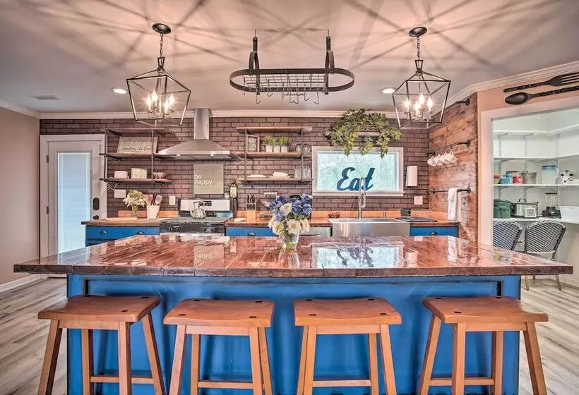 Charming Retreat On 20 Acres W/ Private Lake!