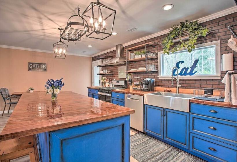 Charming Retreat On 20 Acres W/ Private Lake!