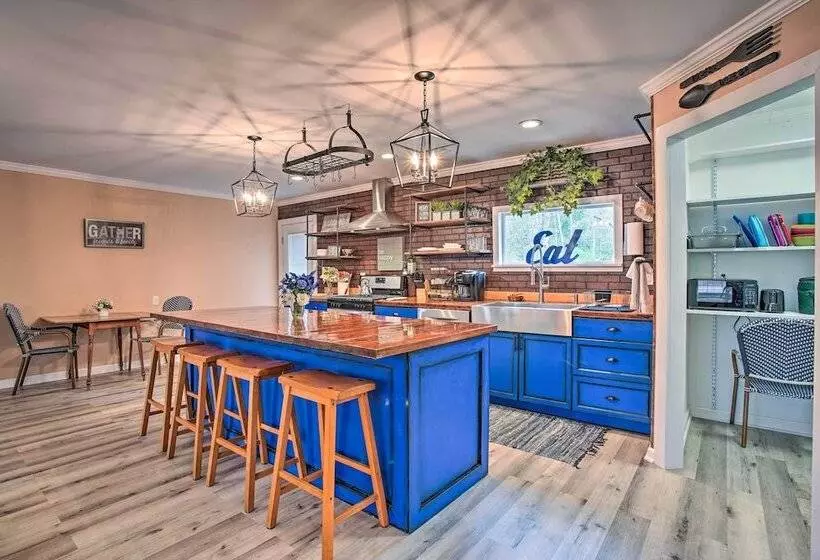 Charming Retreat On 20 Acres W/ Private Lake!