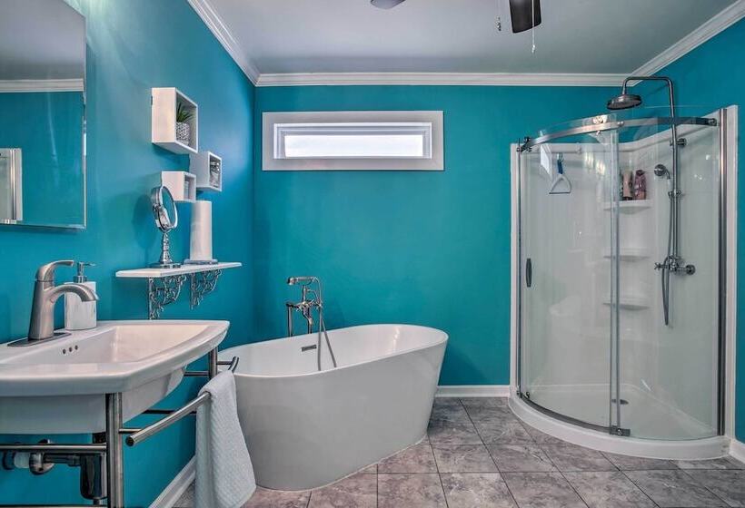 Charming Retreat On 20 Acres W/ Private Lake!