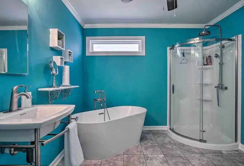 Charming Retreat On 20 Acres W/ Private Lake!