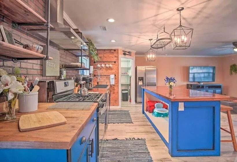 Charming Retreat On 20 Acres W/ Private Lake!