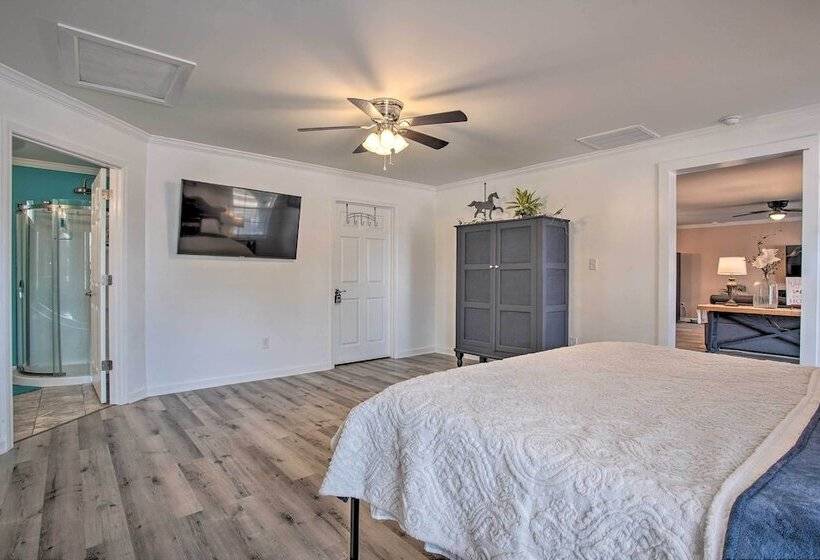 Charming Retreat On 20 Acres W/ Private Lake!