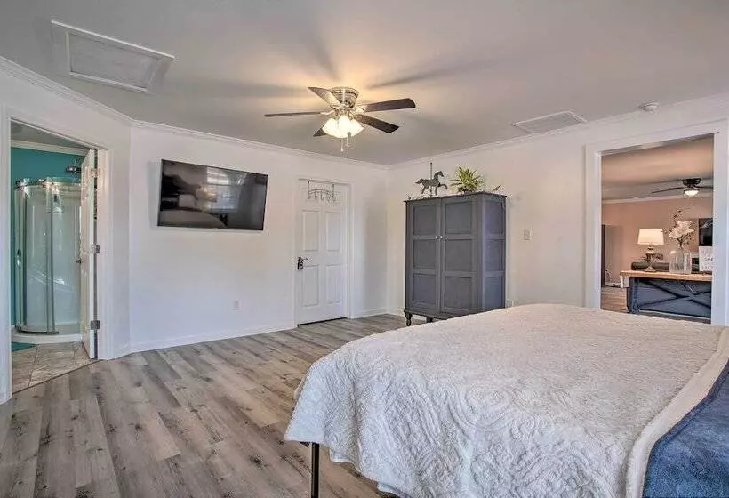 Charming Retreat On 20 Acres W/ Private Lake!