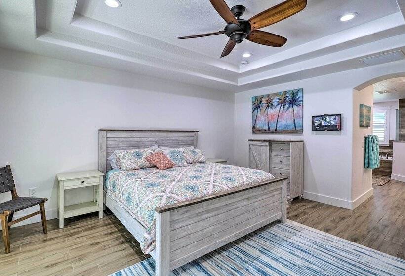 Chic Cocoa Beach Oasis W/ Pool   Steps To Shore!