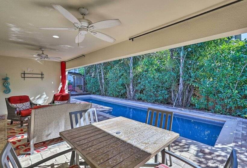 Chic Cocoa Beach Oasis W/ Pool   Steps To Shore!