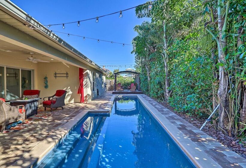 Chic Cocoa Beach Oasis W/ Pool   Steps To Shore!