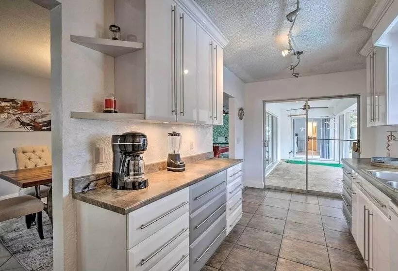 Private Pool & Dock: Coconut Creek Home!