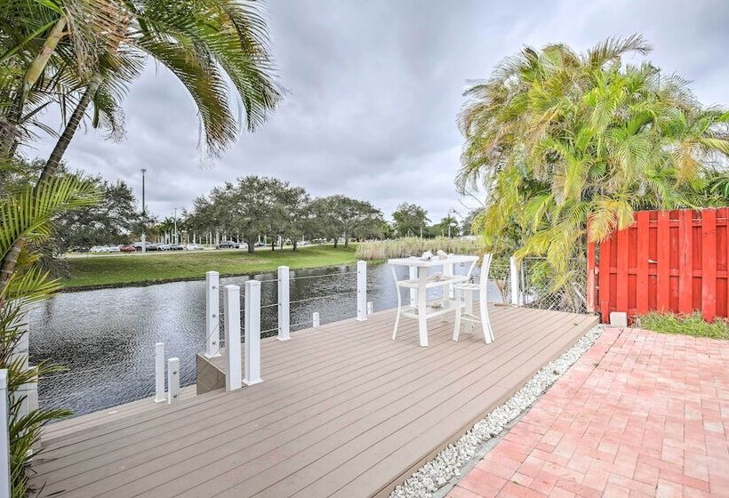 Private Pool & Dock: Coconut Creek Home!