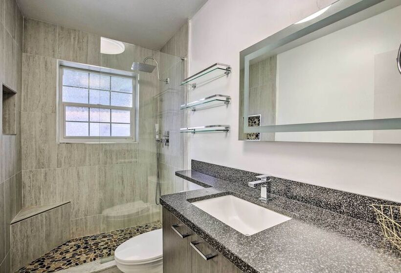 Private Pool & Dock: Coconut Creek Home!