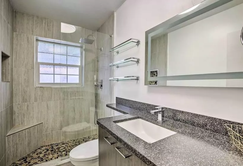 Private Pool & Dock: Coconut Creek Home!