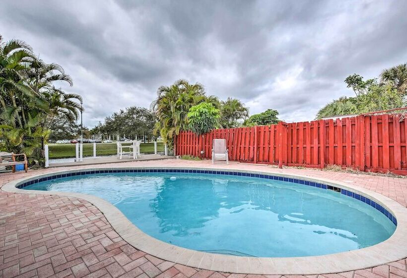 Private Pool & Dock: Coconut Creek Home!