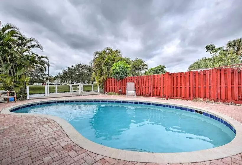 Private Pool & Dock: Coconut Creek Home!