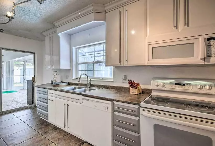 Private Pool & Dock: Coconut Creek Home!